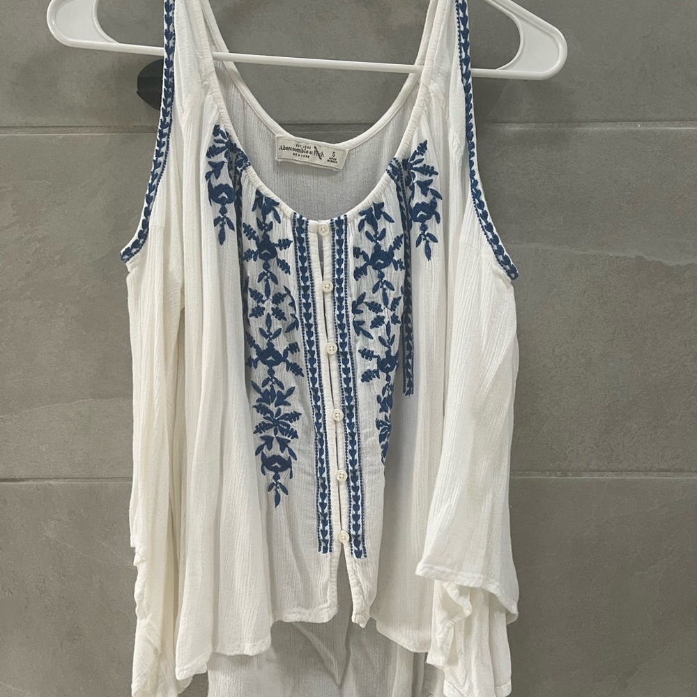 Abercrombie & Fitch White Blouse with Blue Embroidery